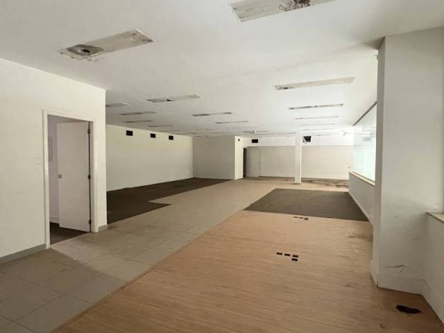 #1270 - Salão Comercial para Venda em Araras - SP